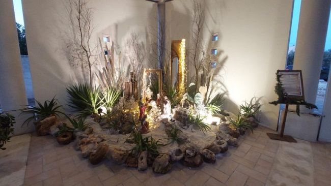 Mazara, nella parrocchia San Lorenzo inaugurato il presepe ispirato al Giubileo 