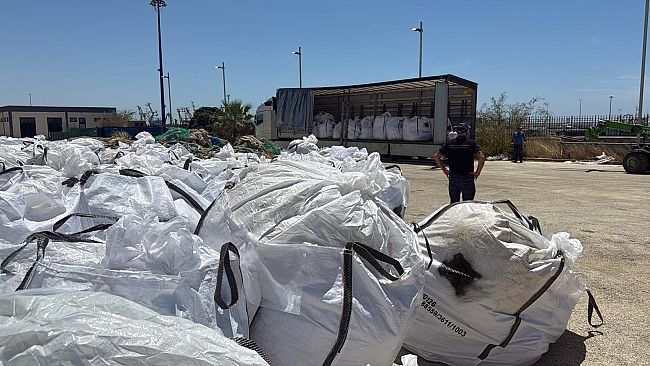 Mazara, nuove reti da pesca in partenza per l'Ucraina: diventano scudi contro i droni