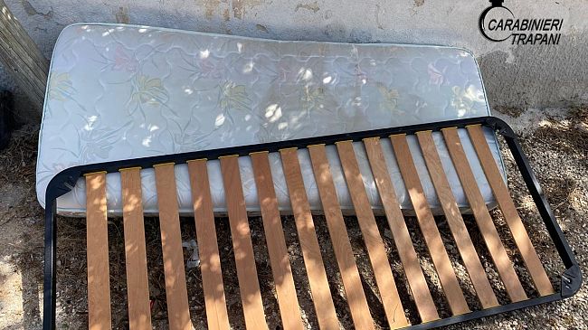 Erice, frazione Pizzolungo: abbandonano rifiuti per strada.  Denunciati 2 conviventi