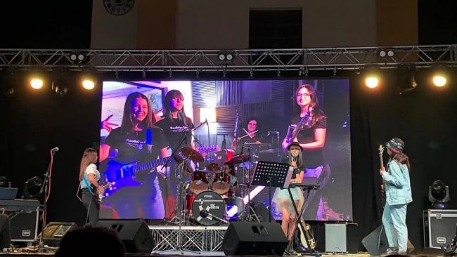 Ultime della sera: “La rivoluzione parte dalle ragazze”