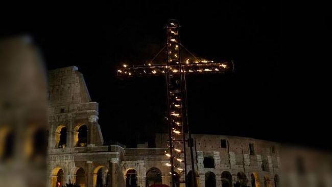 Ultime della sera: “Via Crucis in famiglia”