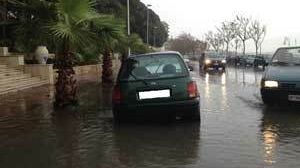 Poche ore di pioggia e città in tilt. L’Amministrazione interverrà?