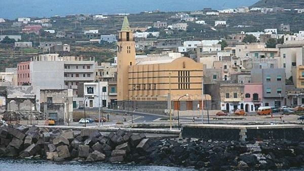 Pantelleria isolata, un peschereccio trancia il cavo di fibra ottica