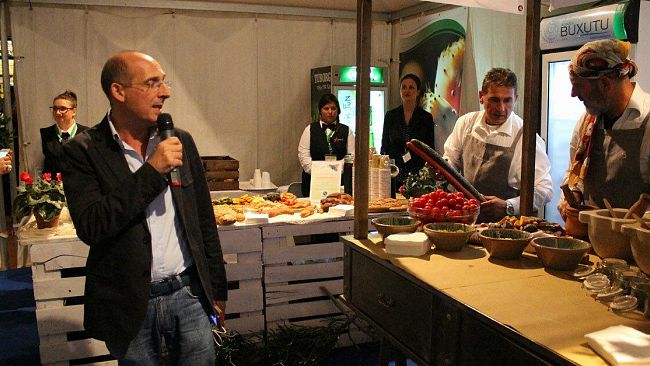 Blue Sea Land, Pescato siciliano e Dieta Mediterranea. Successo per l’aperitivo “consapevole” organizzato dall’ERSU con lo chef Peppe Giuffrè