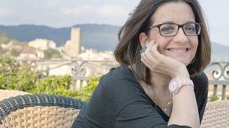 La scrittrice Catena Fiorello presenta il libro “Un padre è un padre”