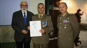 Trapani, il Bersagliere Millocca riceve l’emblema dell’Istituto Nastro Azzuro