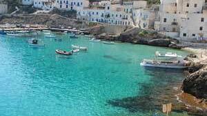 Grandissima affluenza di turisti per il 1° Maggio alle Egadi. Corse straordinarie degli aliscafi e 500 ingressi allo Stabilimento Florio