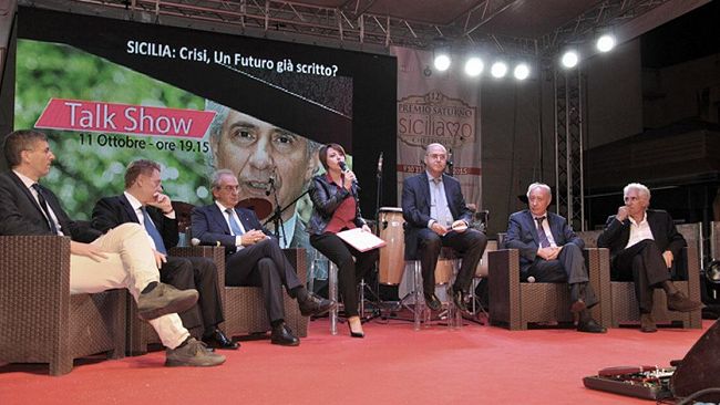 Con la consegna degli ultimi riconoscimenti ieri a Marsala si è chiusa la manifestazione “Premio Saturno – SiciliAmo che produce”