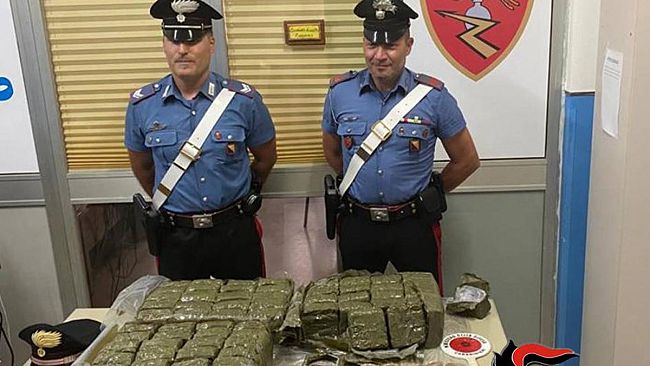 Trapani, sequestrato dai Carabinieri carico di droga rinvenuto in mare