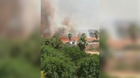 VIDEO - Trapani, ancora incendi nello scorrimento veloce: disagi nella viabilità